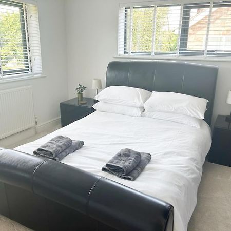 Luxe 5 Bed House In Guildford. Morden Amenities Villa Normandy Kültér fotó