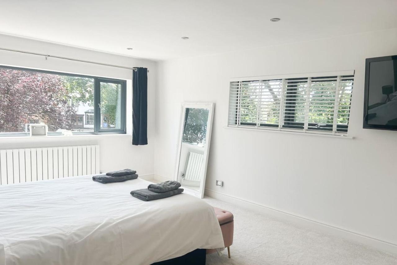 Luxe 5 Bed House In Guildford. Morden Amenities Villa Normandy Kültér fotó
