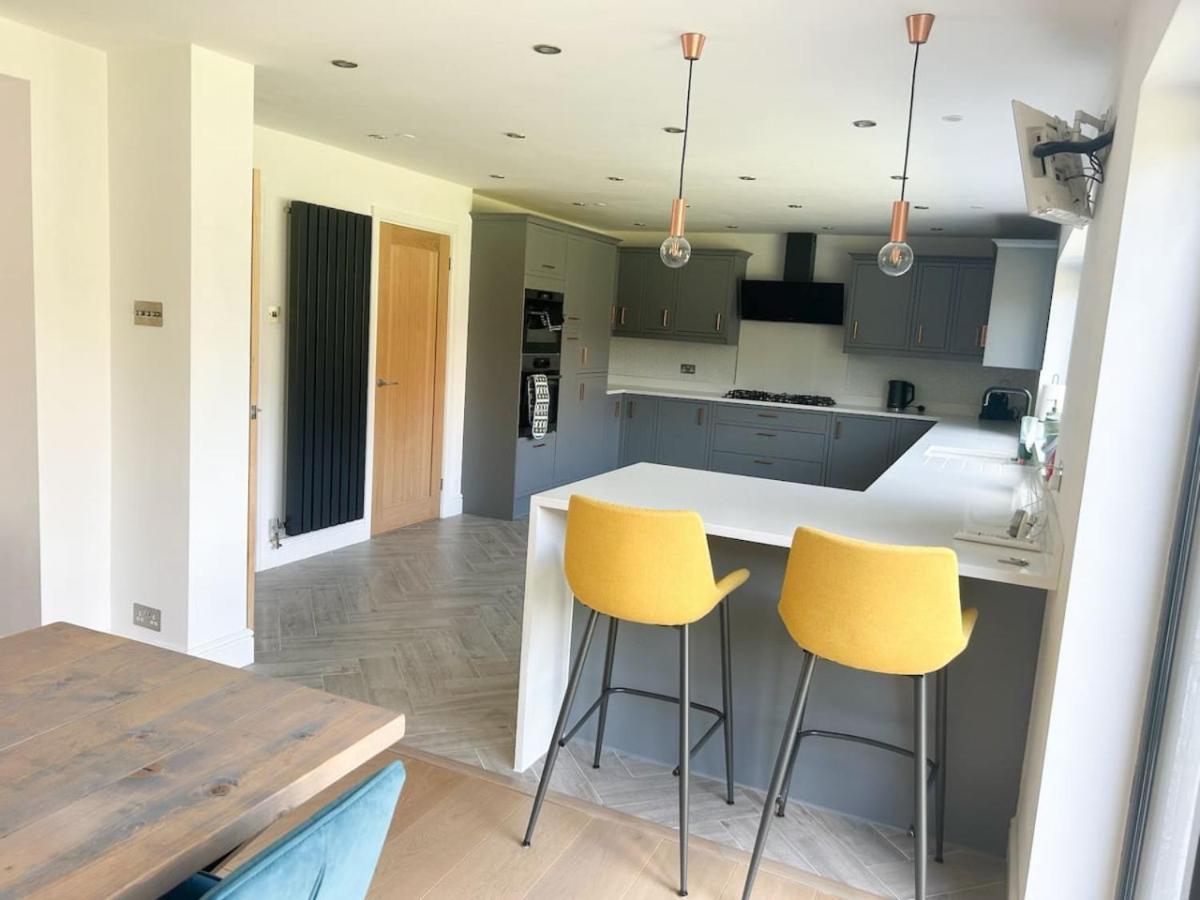 Luxe 5 Bed House In Guildford. Morden Amenities Villa Normandy Kültér fotó