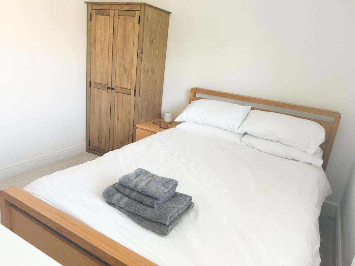 Luxe 5 Bed House In Guildford. Morden Amenities Villa Normandy Kültér fotó