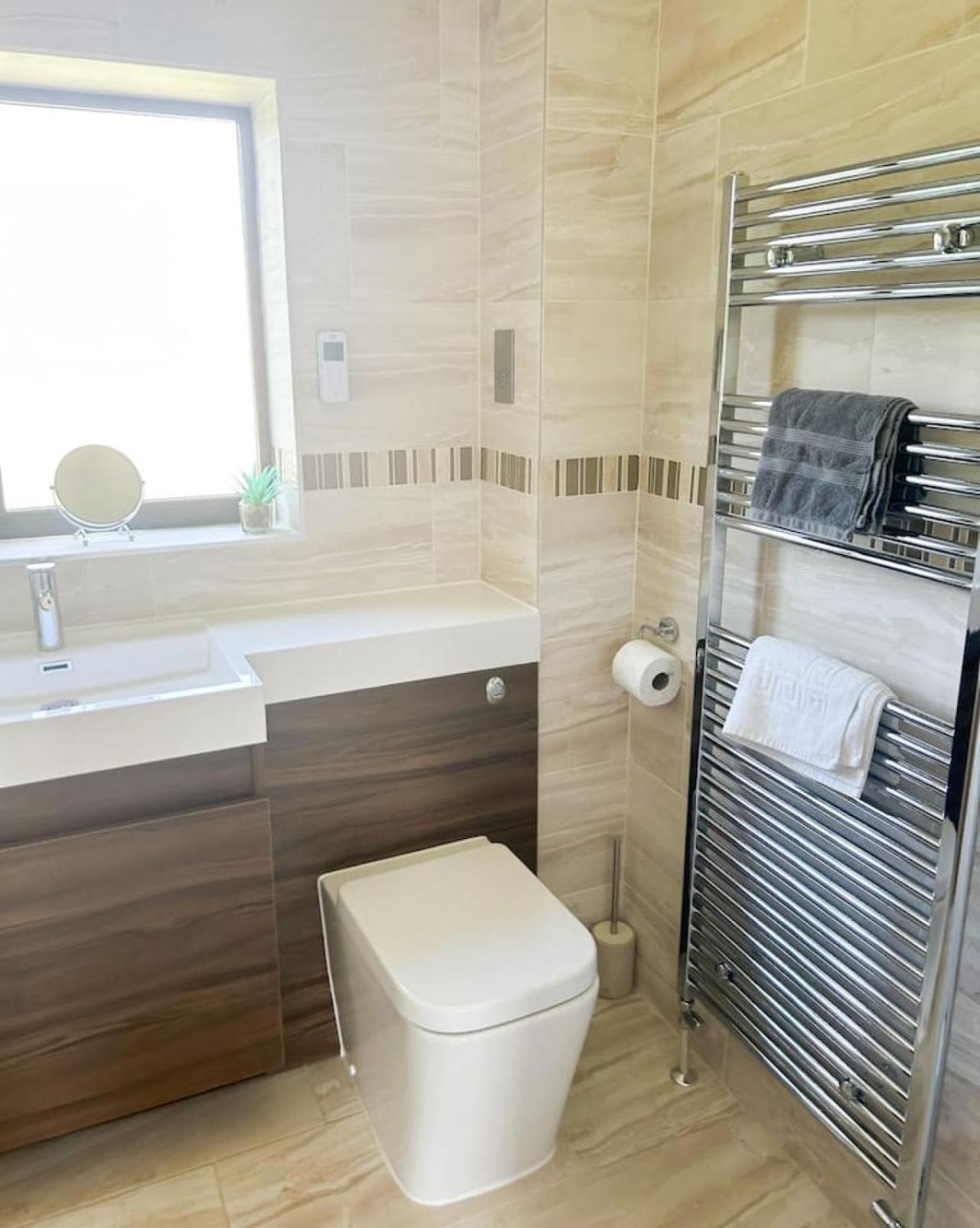 Luxe 5 Bed House In Guildford. Morden Amenities Villa Normandy Kültér fotó
