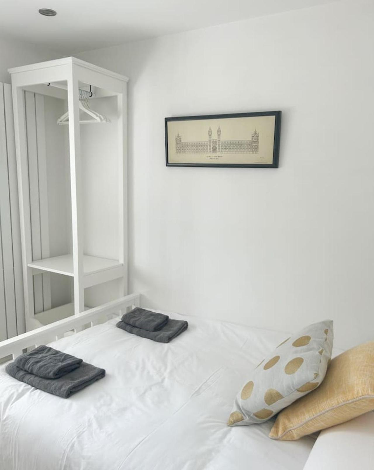Luxe 5 Bed House In Guildford. Morden Amenities Villa Normandy Kültér fotó