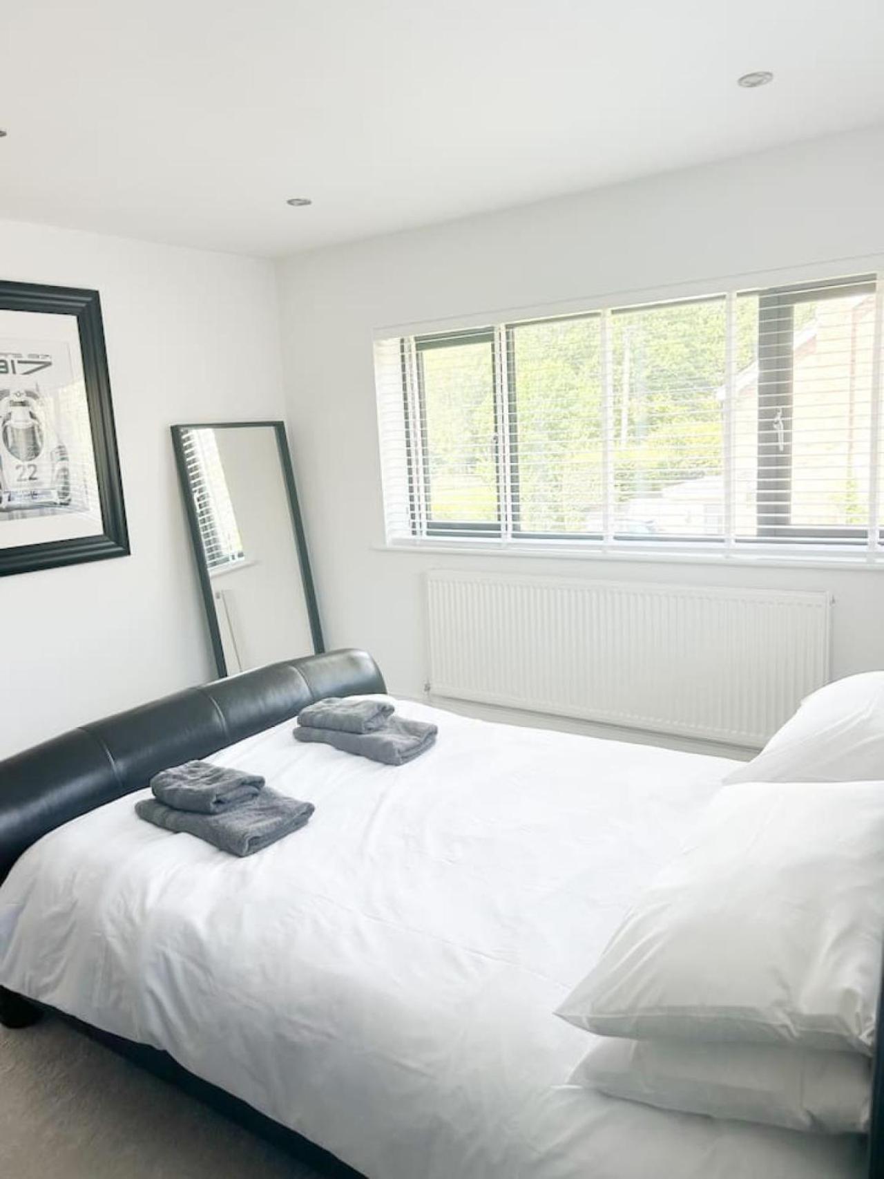 Luxe 5 Bed House In Guildford. Morden Amenities Villa Normandy Kültér fotó